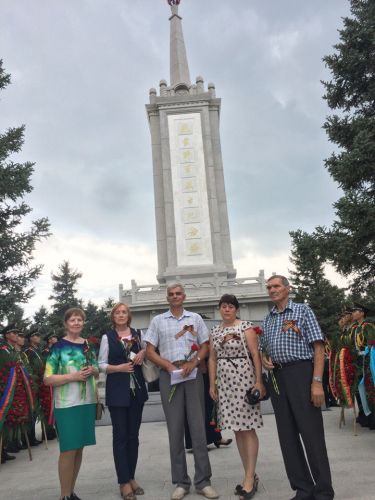 Родные героев, погибших за освобождение Китая, впервые побывали на их могиле